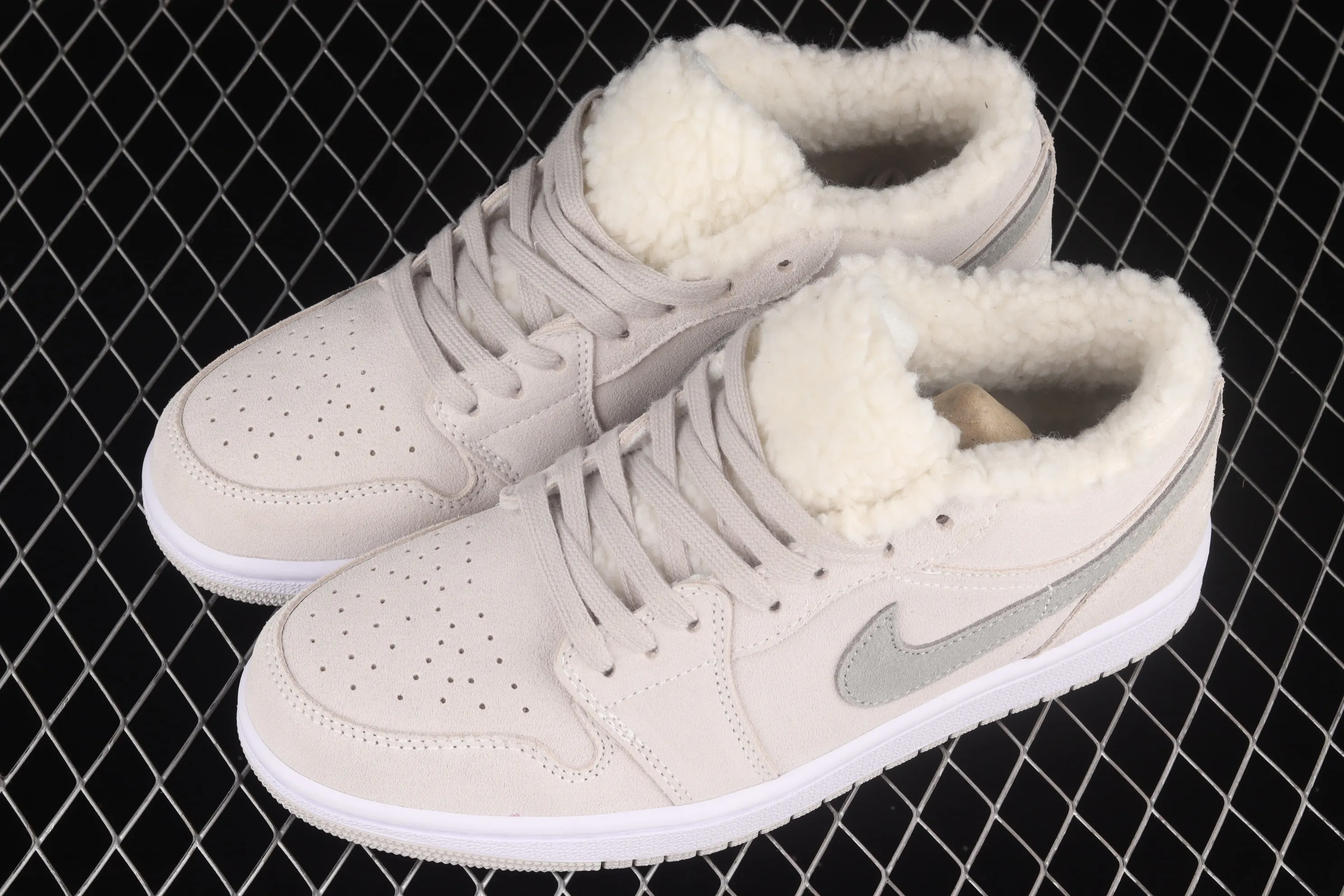 All Categories Air Jordan Jordan Series Basketball Shoes Air Jordan 1 Low Air Jordan 1 Low "Sherpa Fleece" AJ1 Joe 1 Beige Velvet Low-top Cultural Leisure Sports Basketball Shoes DO0750-002